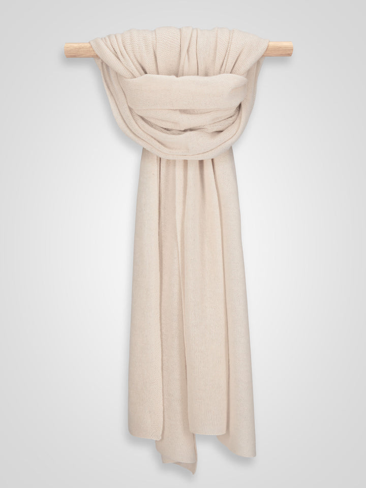 Kashmirskjerf "Flow" florlett skjerf i 100% ren kashmir. Norsk design fra Kashmina. Farge: Cream.