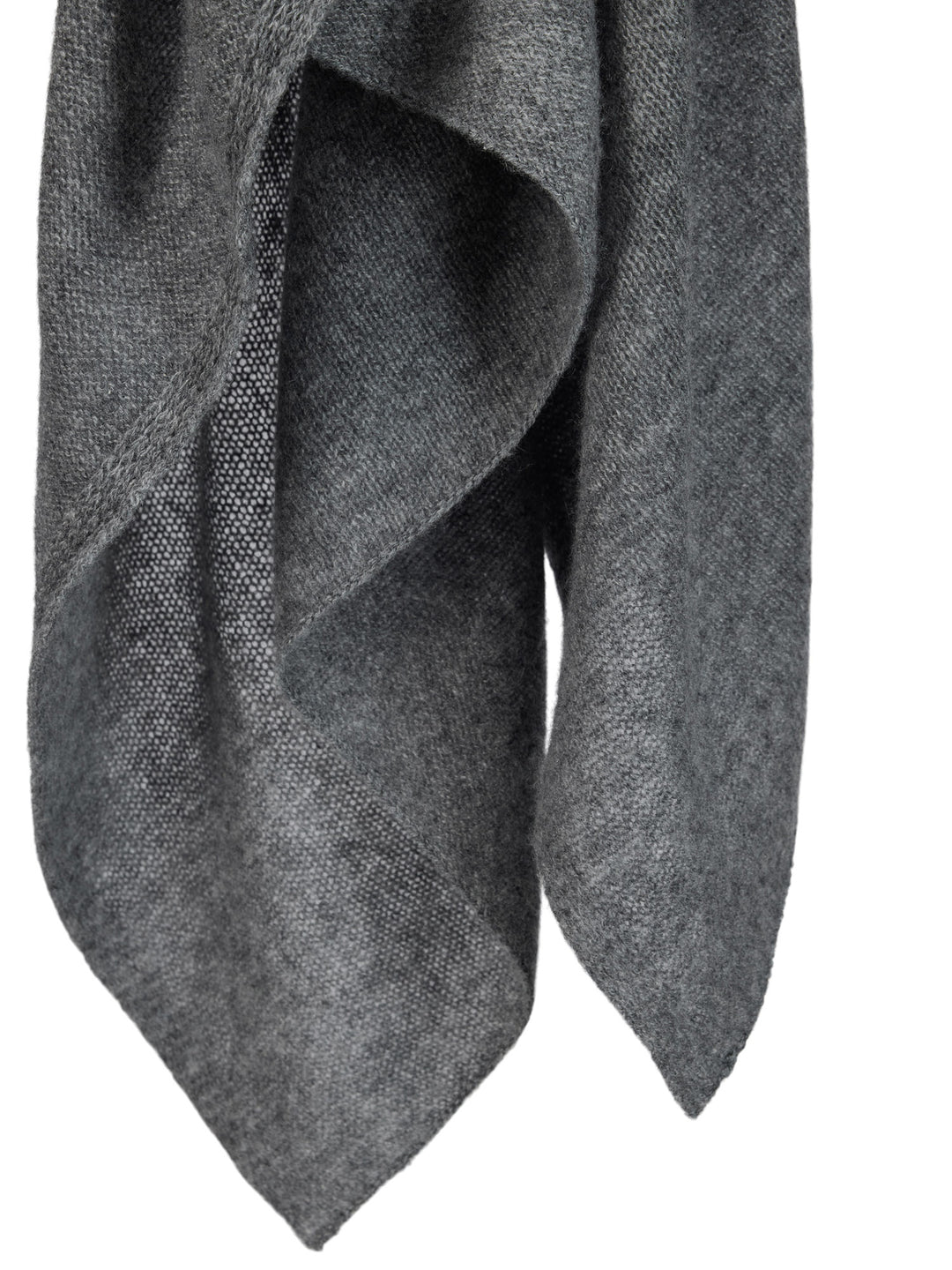 Kashmirskjerf "Flow" florlett skjerf i 100% ren kashmir. Norsk design fra Kashmina. Farge: Dark Grey.