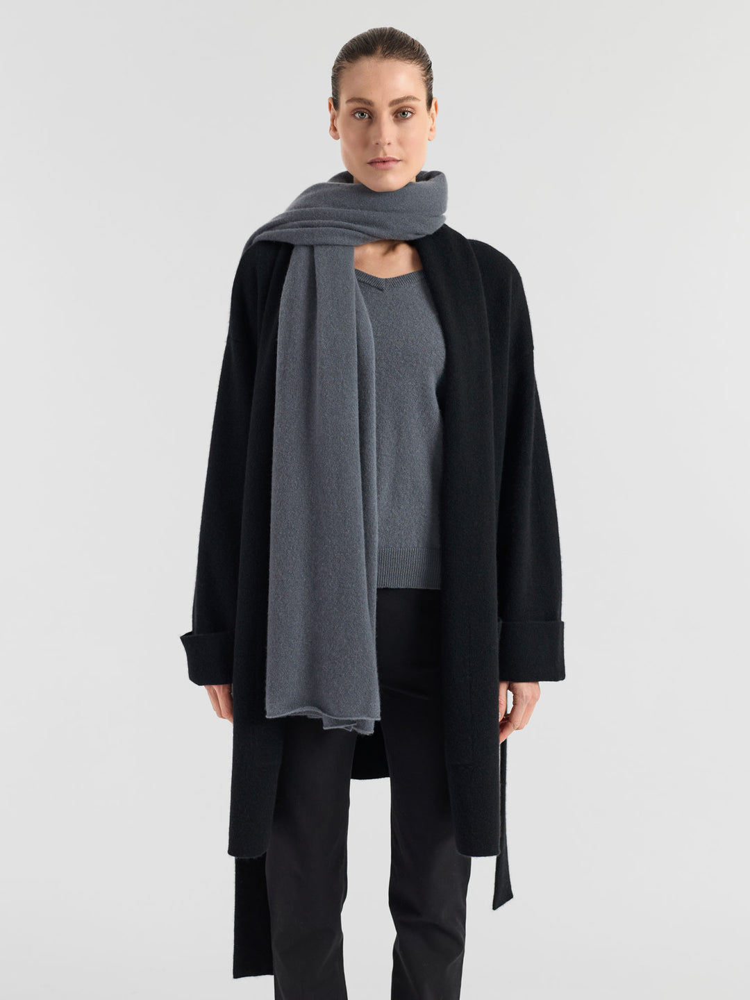 Kashmirskjerf "Signature" i 100% ren kasjmirull. Cashmere skjerf. Norsk design fra Kashmina. Farge: Blue Fog.