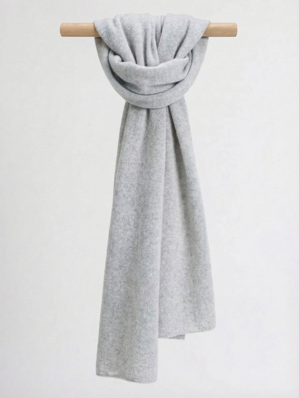Kashmina kashmirskjerf signatur i 100% kashmir, lys grå. Norsk design.