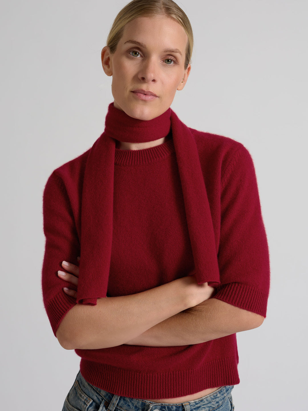Kashmirskjerf i 100% ren kasjmirull. Norsk design fra Kashmina. Farge: Aroma Red.