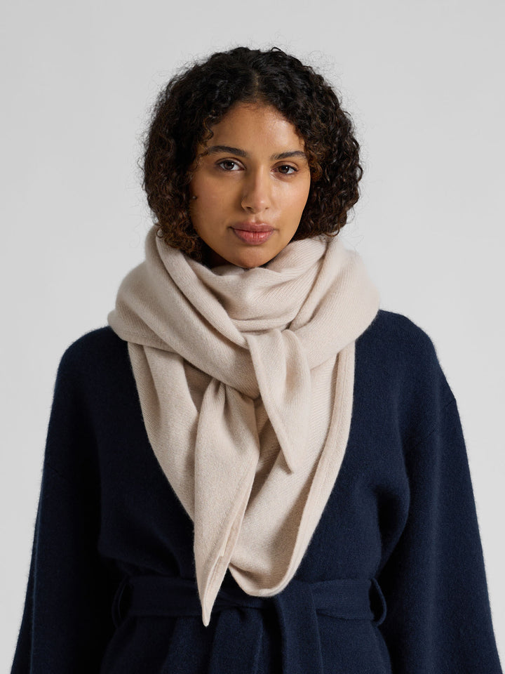 Kashmirjakke "Vera" i 100% ren cashmere. Norsk design fra Kashmina. Farge: Navy / mørk blå.
