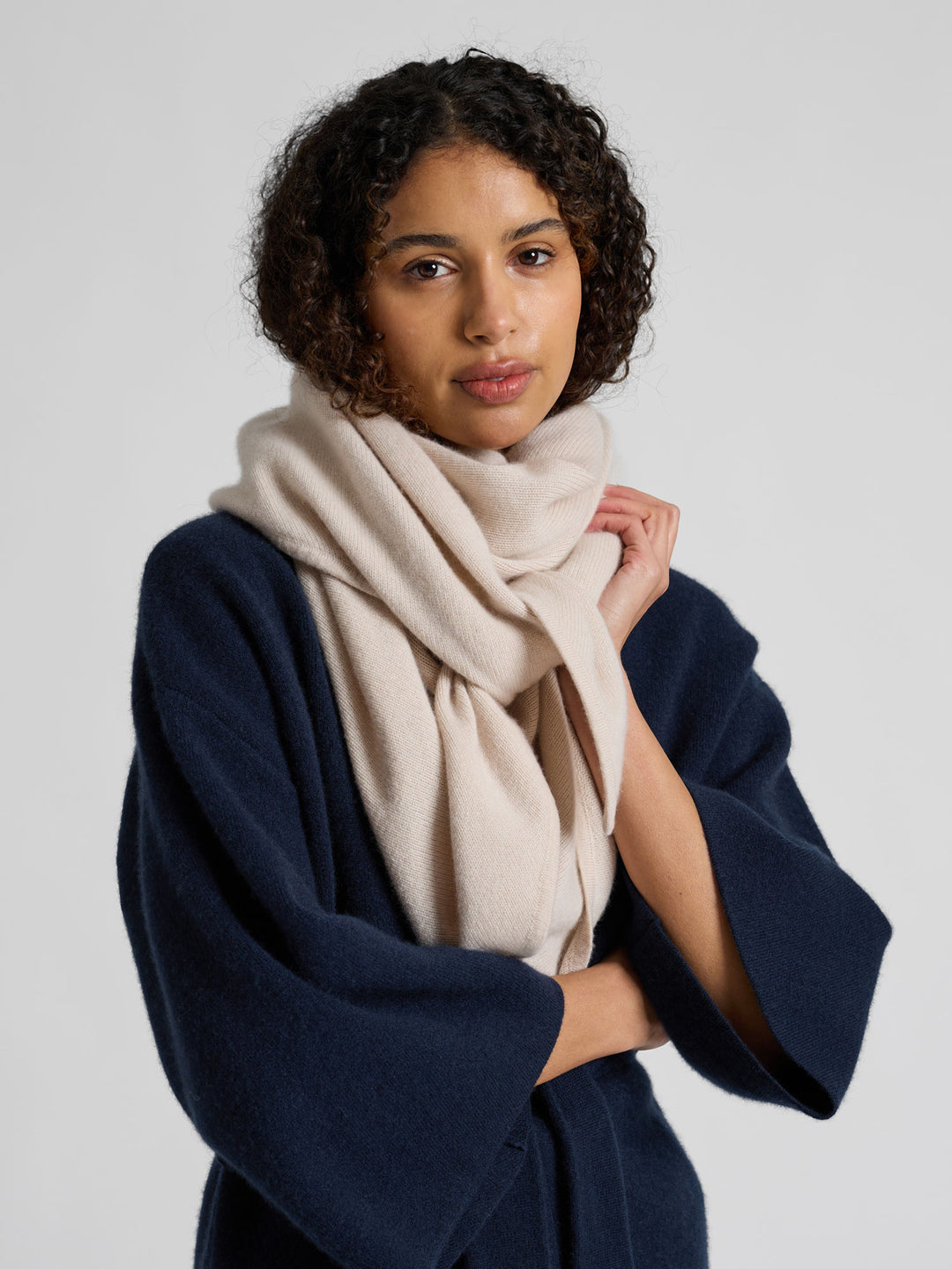 Kashmirjakke "Vera" i 100% ren cashmere. Norsk design fra Kashmina. Farge: Navy / mørk blå.