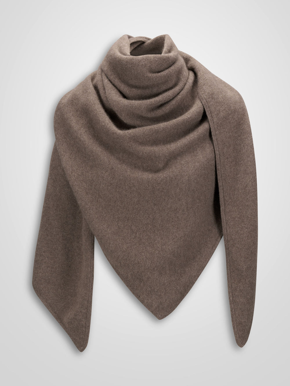 Kashmirskjerf "Triangle" i 100% ren kasjmir. Norsk design fra Kashmina. Farge: Dark Toast.