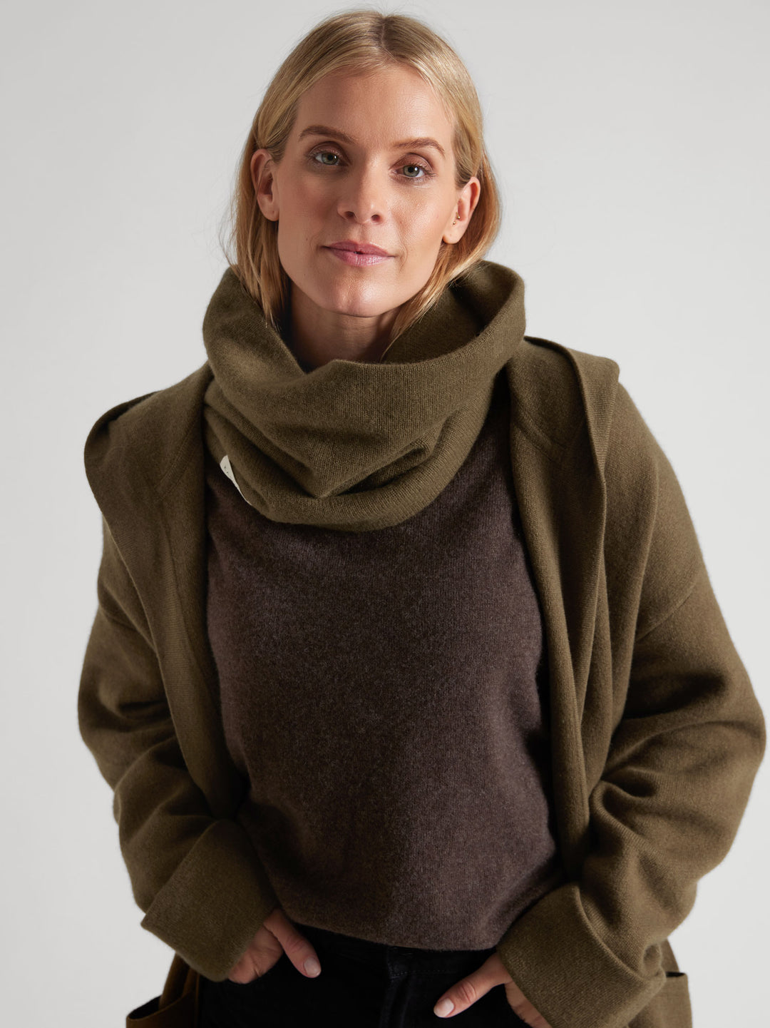 Kashmirsnood / kashmirskjerf "Eydis" i 100% ren kashmirull. Norsk design fra Kashmina. Farge: Hunter.