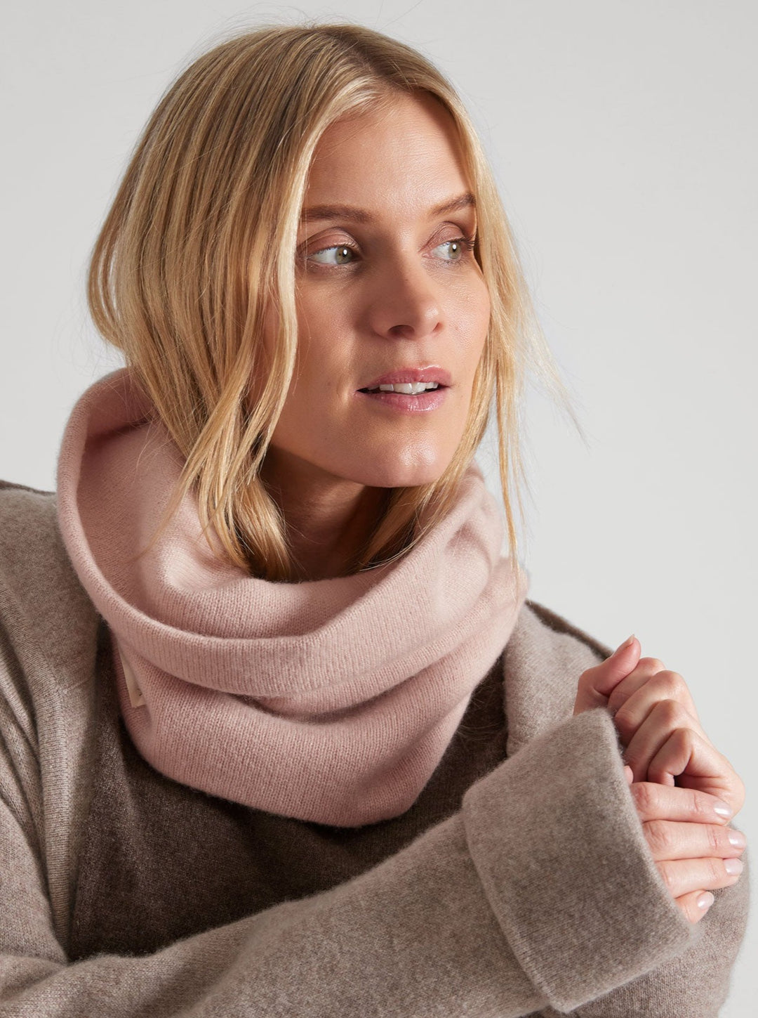 Kashmirsnood / kashmirskjerf "Eydis" i 100% ren kashmirull. Norsk design fra Kashmina. Farge: Rose glow.