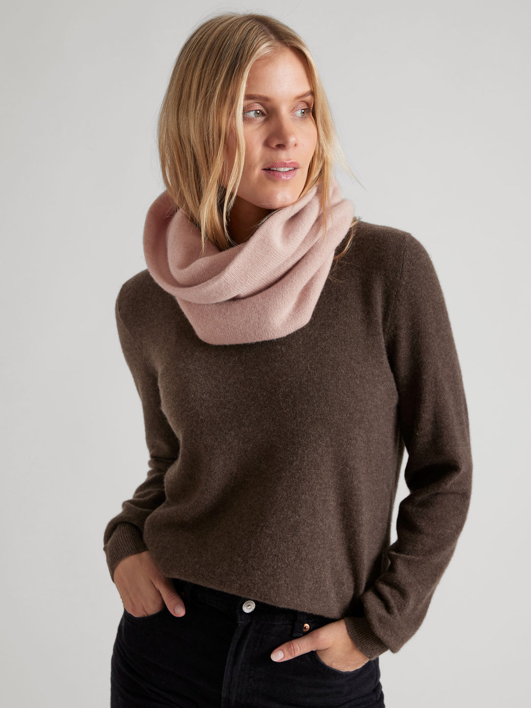 Kashmirsnood / kashmirskjerf "Eydis" i 100% ren kashmirull. Norsk design fra Kashmina. Farge: Rose glow.