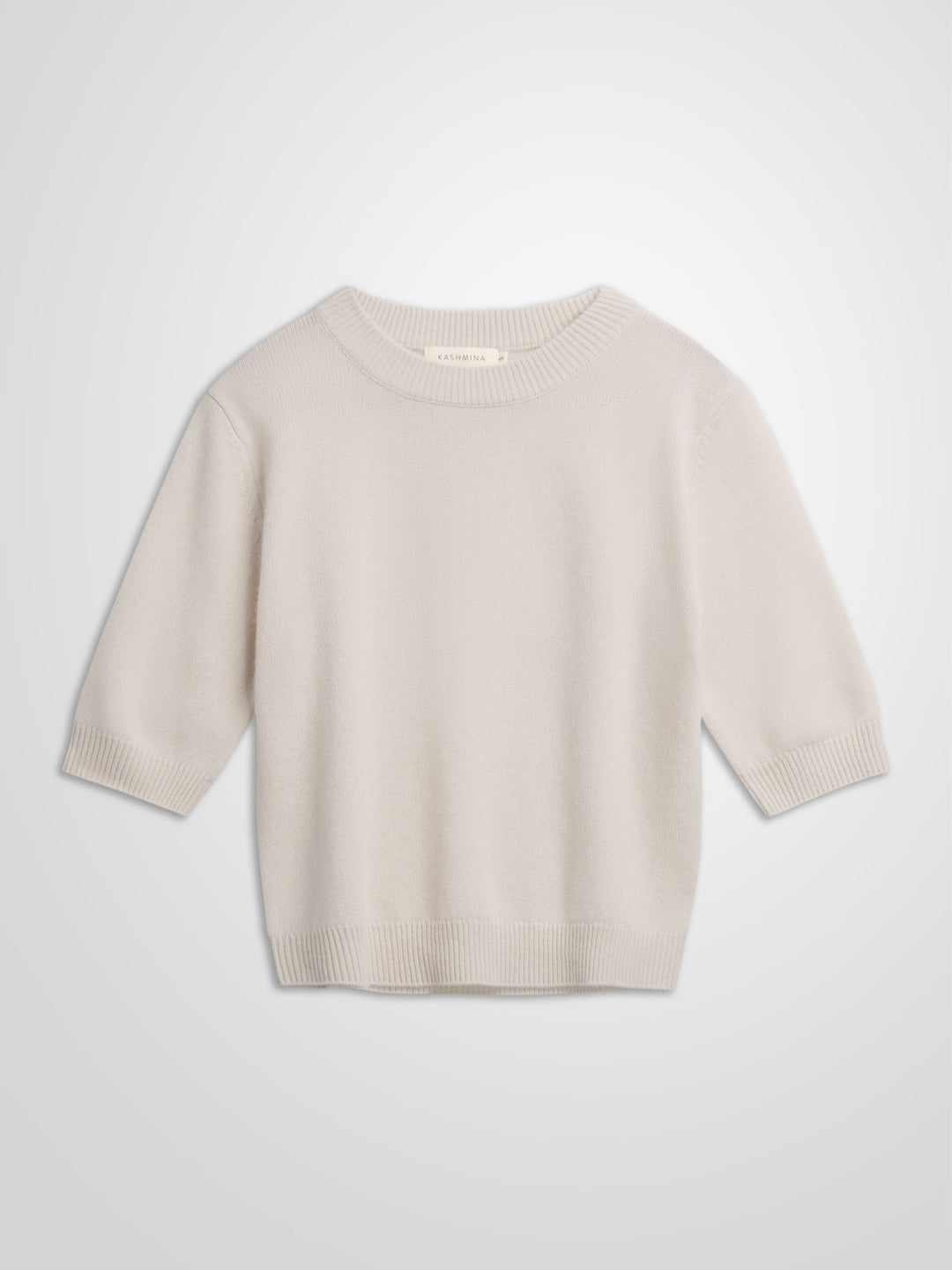 Kortermet kashmirgenser "Aase" i 100% ren kasjmirull. Norsk design fra Kashmina. Farge: Cream.