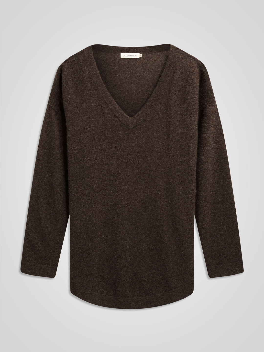 Kashmirgenser med v-hals "Alva" i 100% ren kasjmirull. Norsk design fra Kashmina. Farge: Dark Brown.