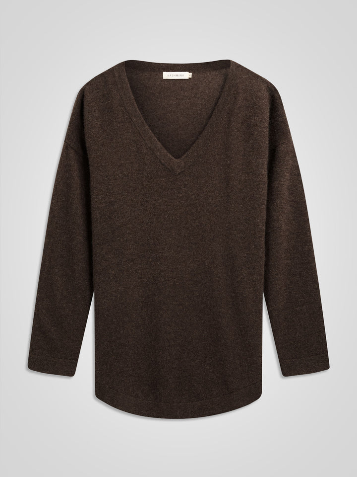 Kashmirgenser med v-hals "Alva" i 100% ren kasjmirull. Norsk design fra Kashmina. Farge: Dark Brown.