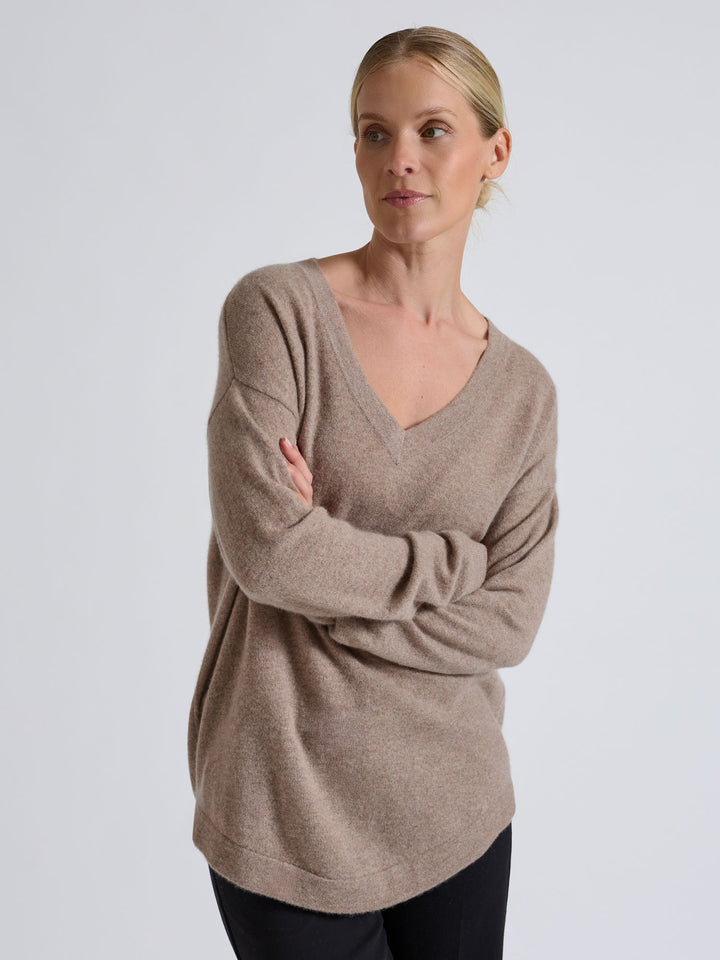 Kashmirgenser "Alva" i 100% ren kashmir. Norsk design fra Kashmina, Fargen toast ren ull