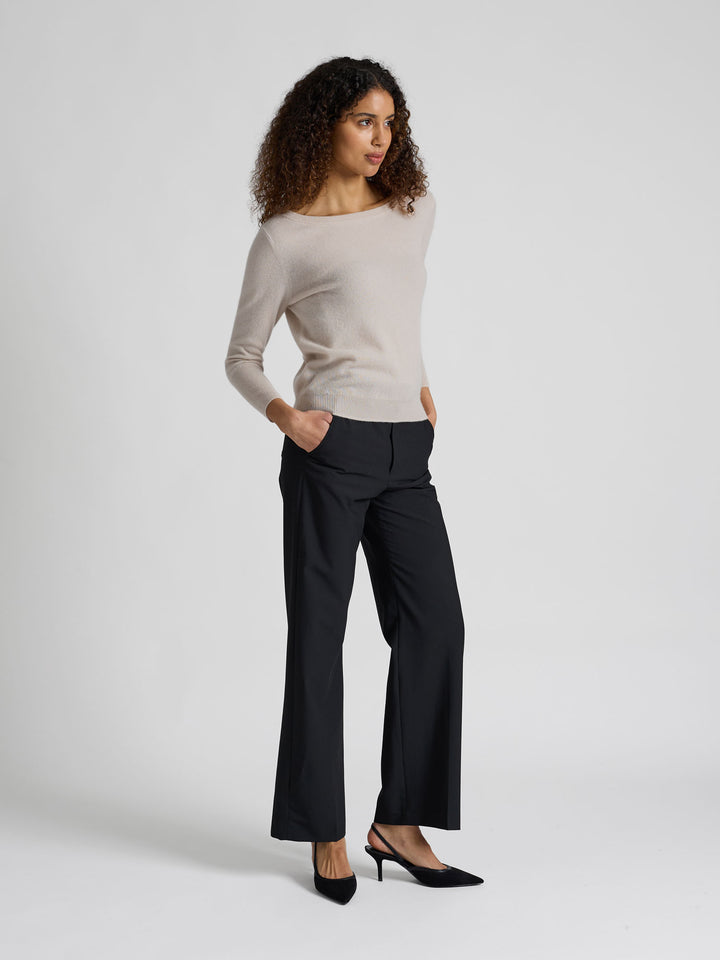 Kashmirgenser "Asta" i 100% ren kasjmirull. Norsk design fra Kashmina. Farge: Cream.