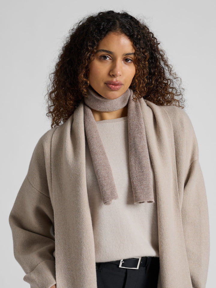 Kashmirgenser "Asta" i 100% ren kasjmirull. Norsk design fra Kashmina. Farge: Cream.