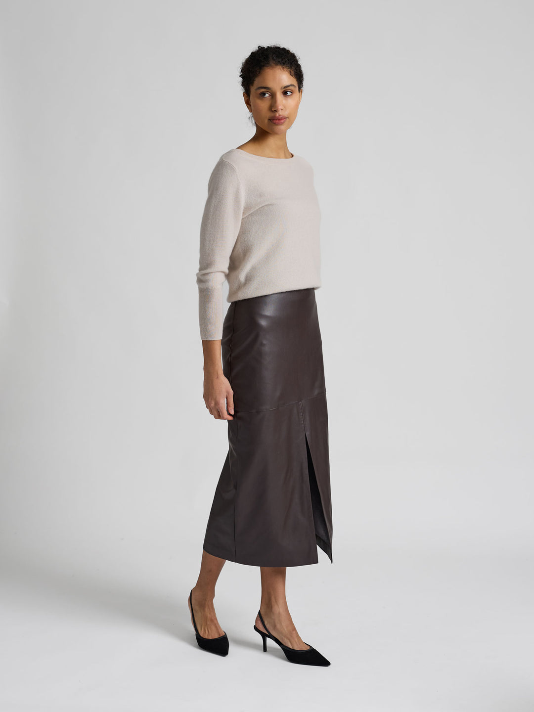 Kashmirgenser "Asta" i 100% ren kasjmirull. Norsk design fra Kashmina. Farge: Cream.