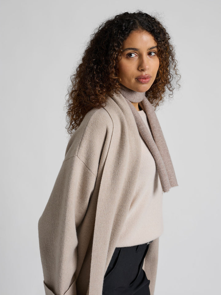 Kashmirgenser "Asta" i 100% ren kasjmirull. Norsk design fra Kashmina. Farge: Cream.