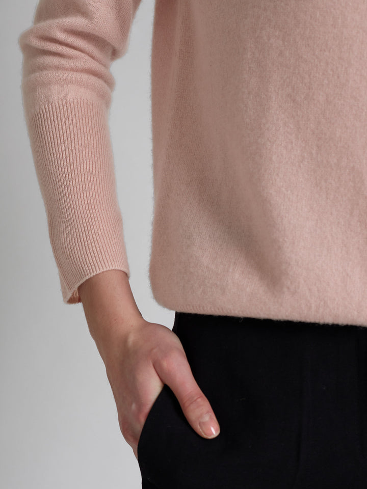 Kashmirgenser "Asta" i 100% ren kasjmirull. Norsk design fra Kashmina. Farge: Rose Glow