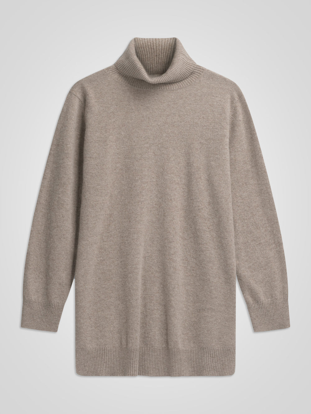 Lang høyhalset kashmirgenser i 100% ren kasjmirull. Norsk design fra Kashmina. Farge: Toast