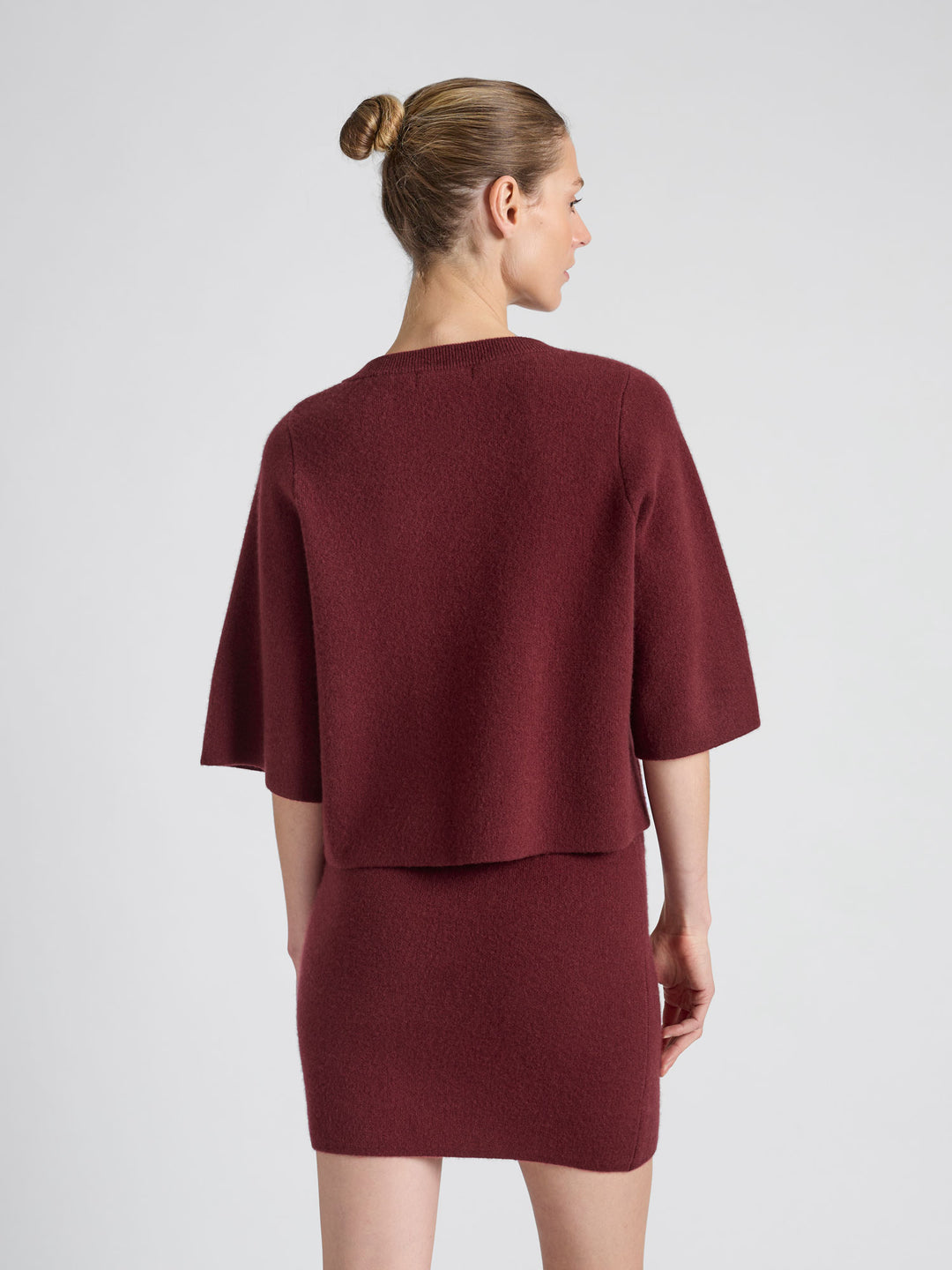Kashmirgenser "Dina" i 100% ren kasjmirull. Norsk design fra Kashmina. Farge: Bordeaux.