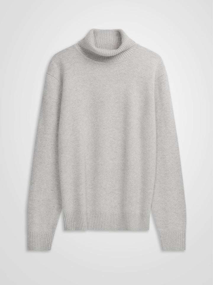 Høyhalset kashmirgenser. Norsk design i 100% kashmirull. Farge: lys grå