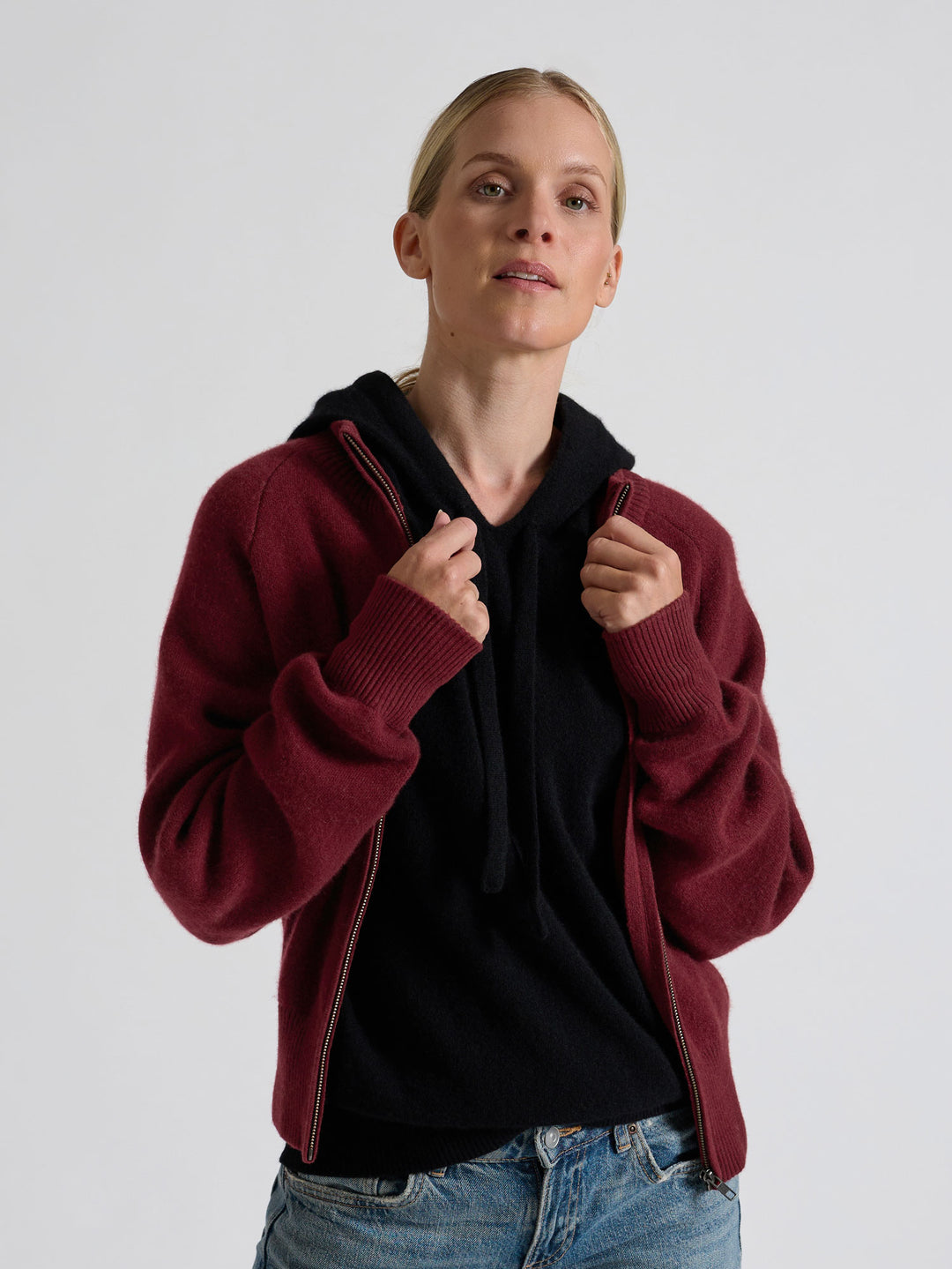 Hettegenser "lux hoodie" 100% cashmere. Norsk design fra Kashmina. Farge: Toast.