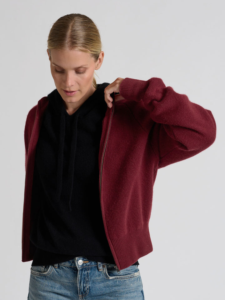 Hettegenser "lux hoodie" 100% cashmere. Norsk design fra Kashmina. Farge: Toast.