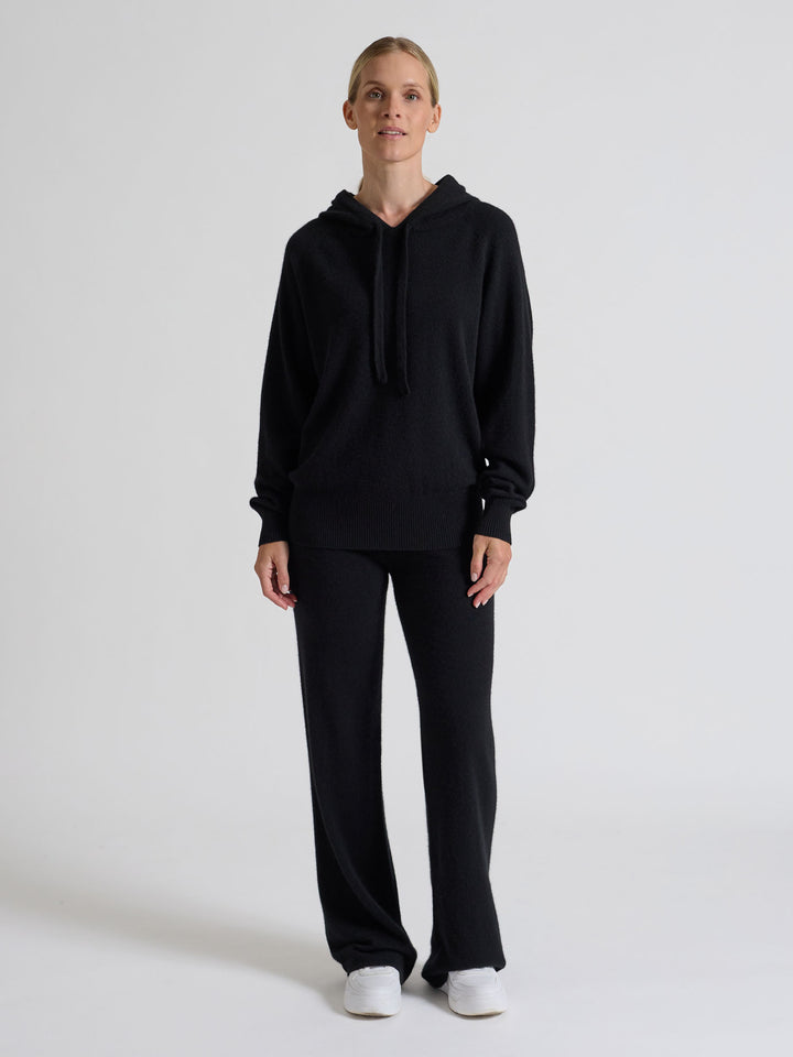 Hettegenser "lux hoodie" 100% cashmere. Norsk design fra Kashmina. Farge: Toast.