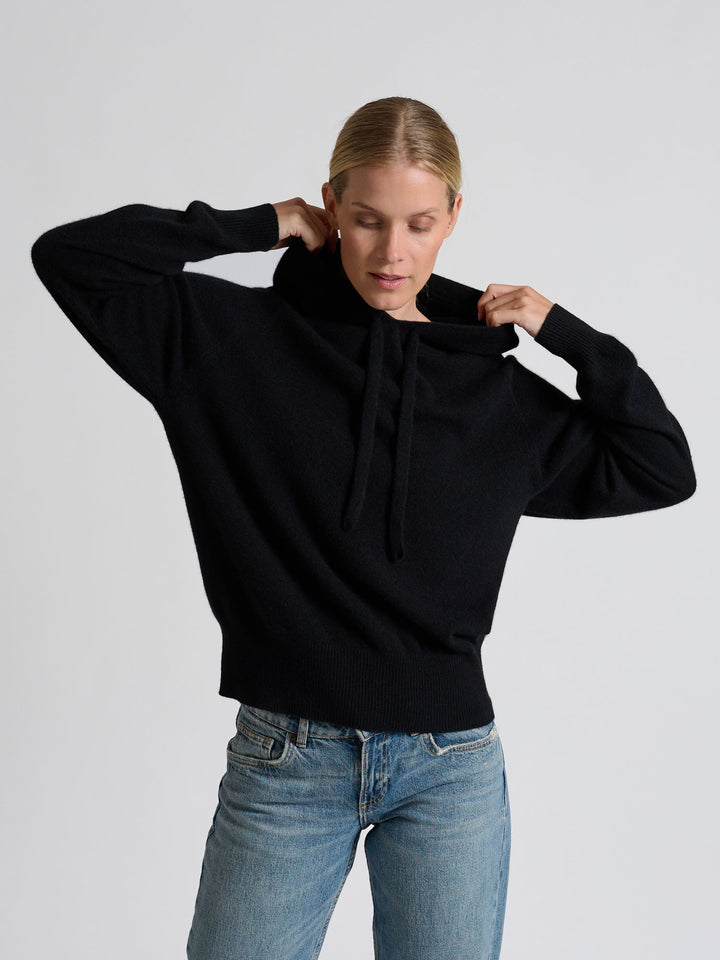 Hettegenser "lux hoodie" 100% cashmere. Norsk design fra Kashmina. Farge: Toast.