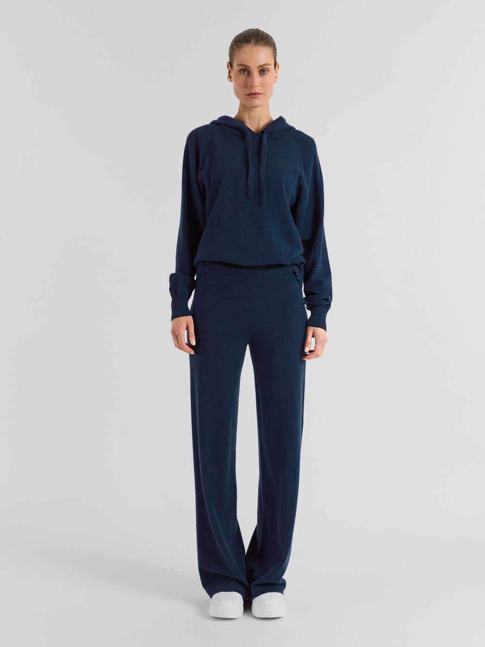 Kashmir bukse "Classic pants" i 100% kashmirull. Farge: Mountain Blue. Norsk design fra Kashmina.