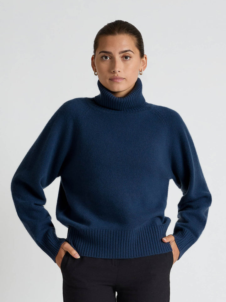Kashmirgenser med høy hals "Milano" - mountain blue