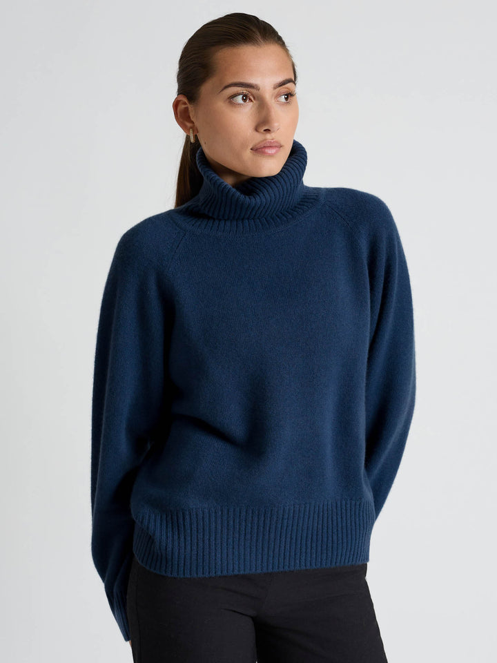 Kashmirgenser med høy hals "Milano" - mountain blue
