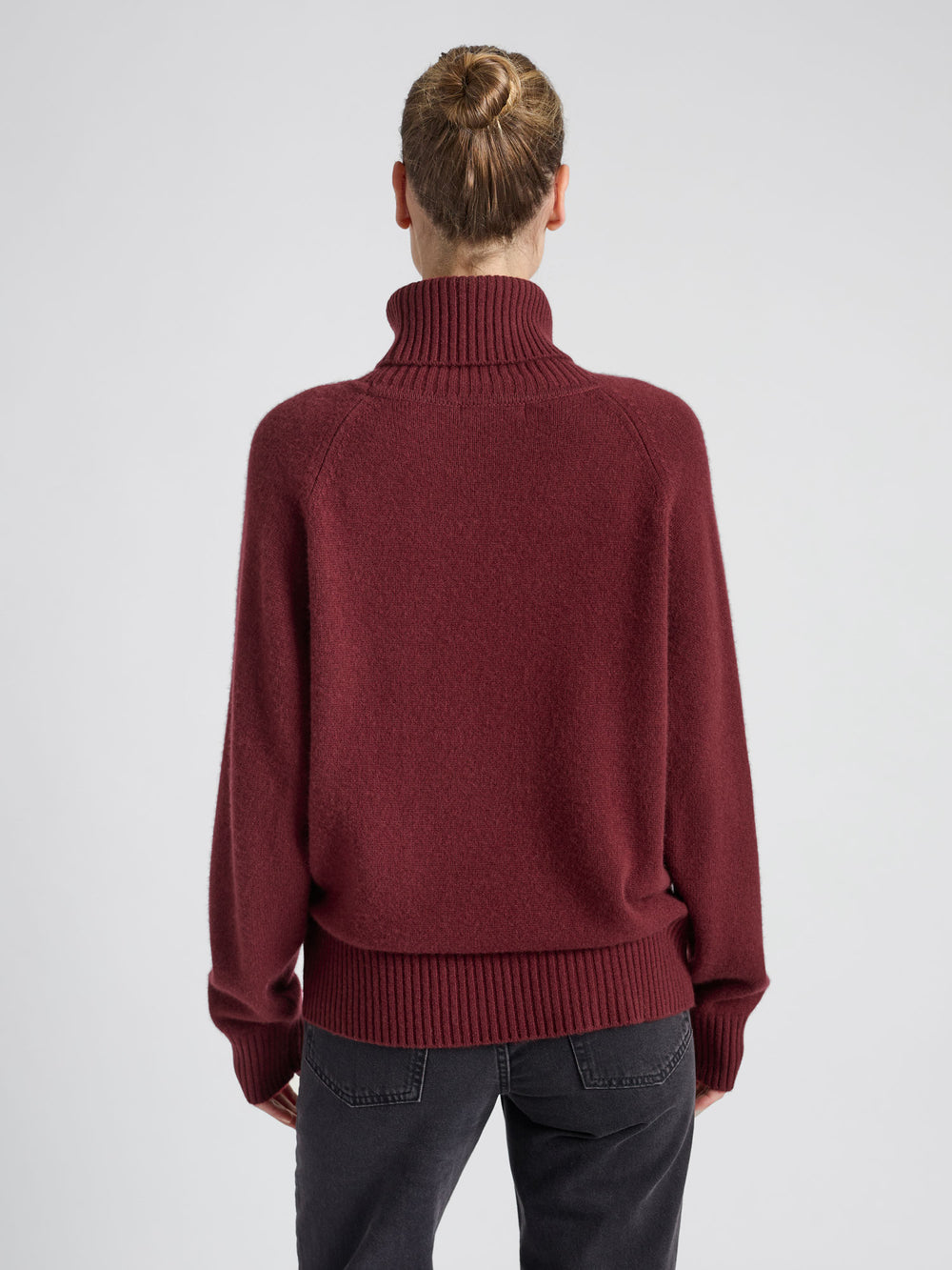 Høyhalset tykk kashmirgenser Milano i 100% kashmir, cashmere. Norsk design fra Kashmina. Farge: Bordeaux.