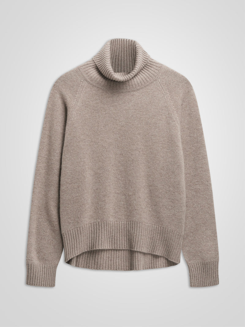 Høyhalset kashmirgenser "milano" 100% ren kashmir. Norsk design fra Kashmina. Farge: Toast.