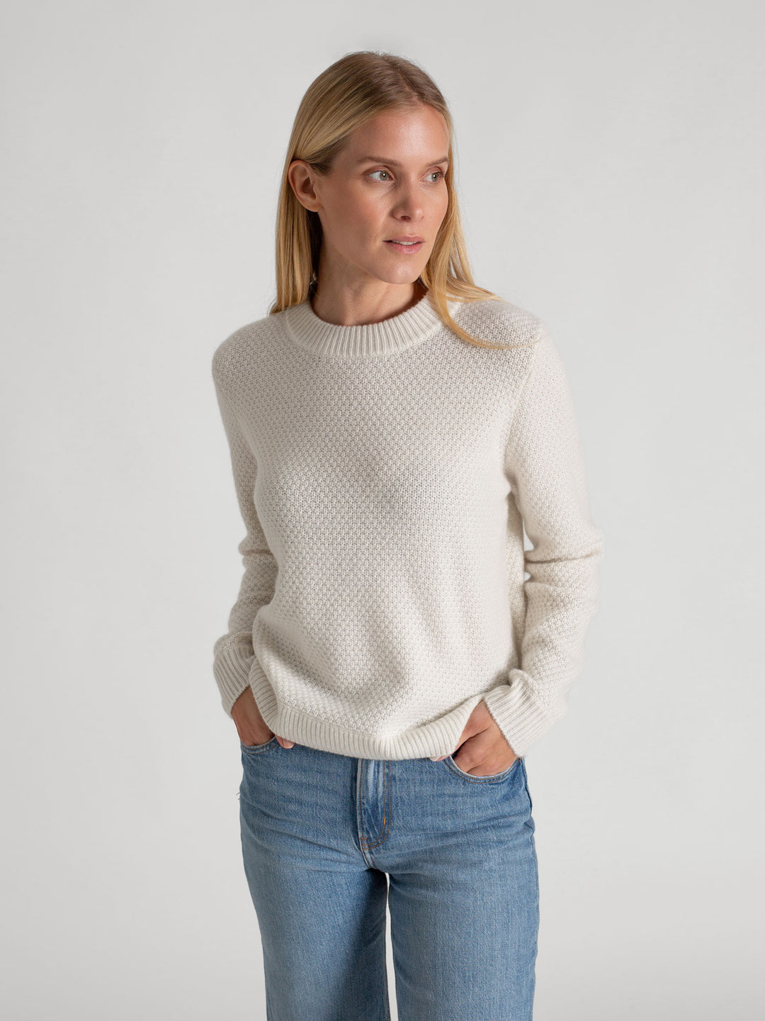 Perlestrikket kashmirgenser "Pearl" i 100% ren kasjmirull. Norsk design fra Kashmina. Farge: Hvit.
