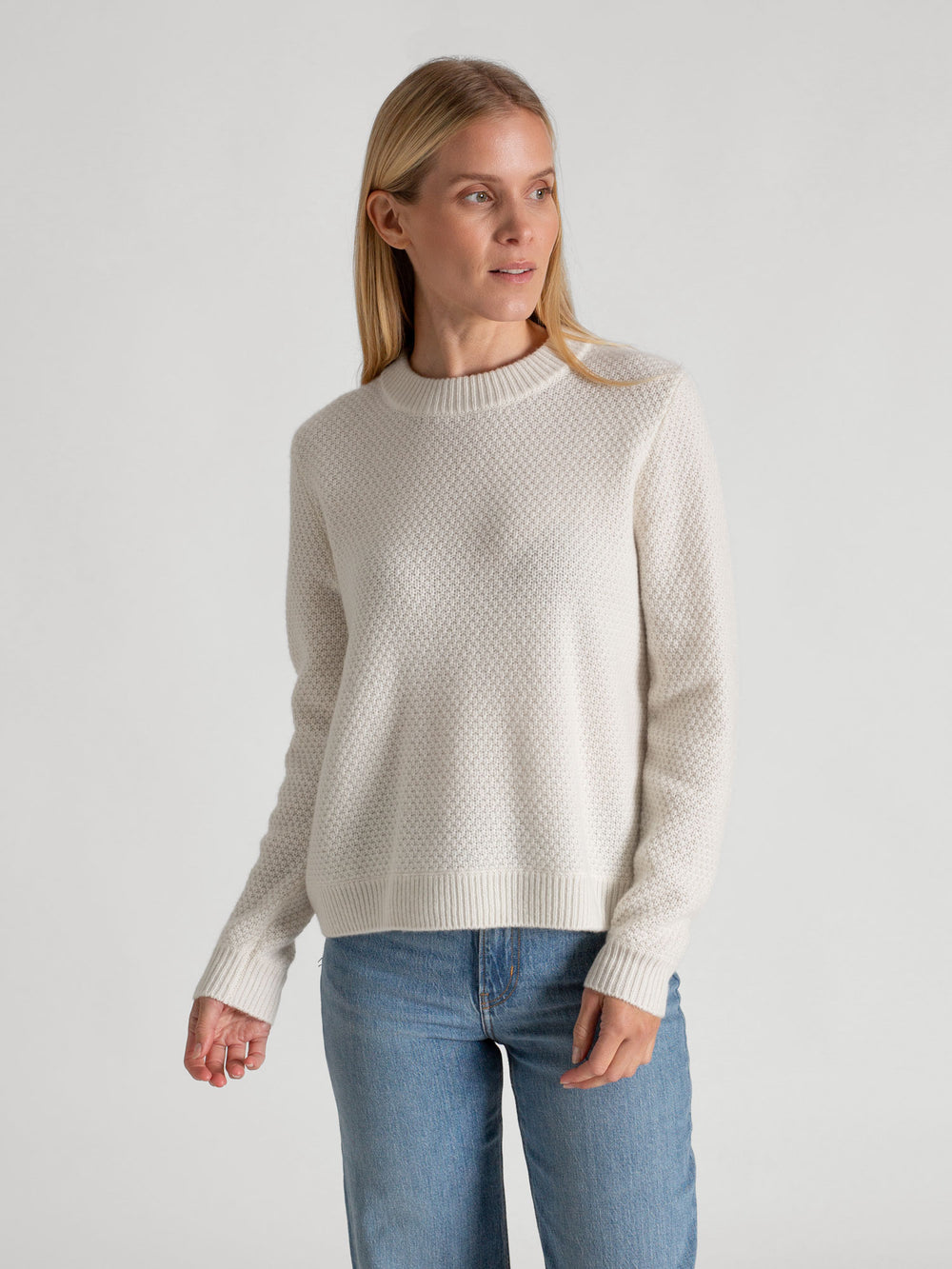 Perlestrikket kashmirgenser "Pearl" i 100% ren kasjmirull. Norsk design fra Kashmina. Farge: Hvit.