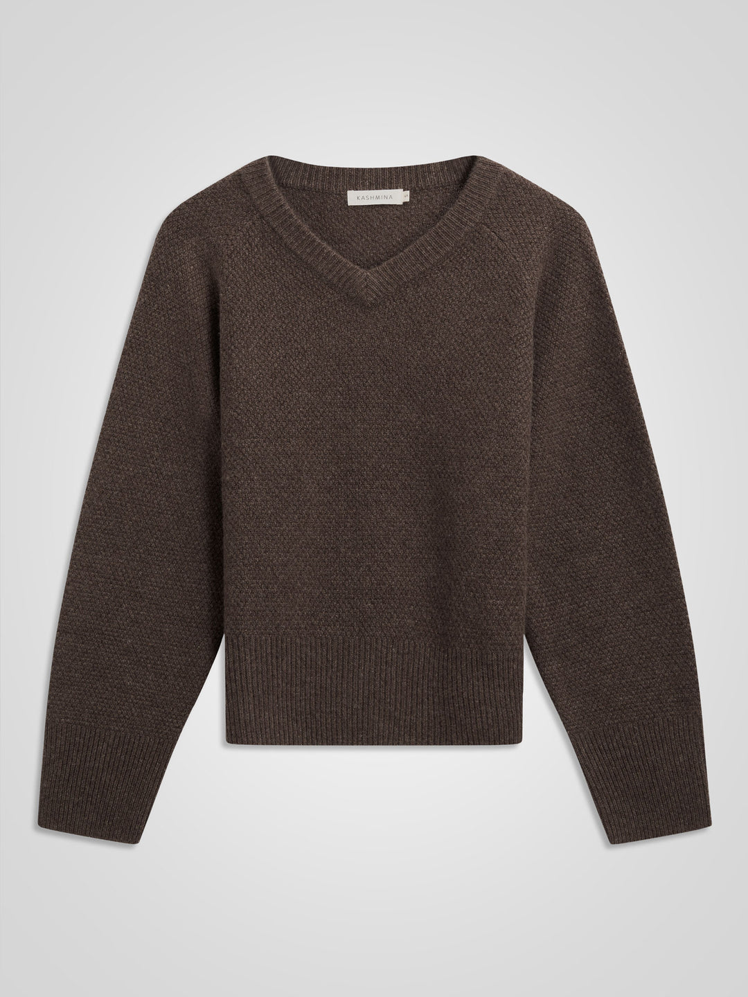 Kashmirgenseren "Selma" i 100% ren cashmere. Norsk design fra Kashmina. Farge: Dark Brown.