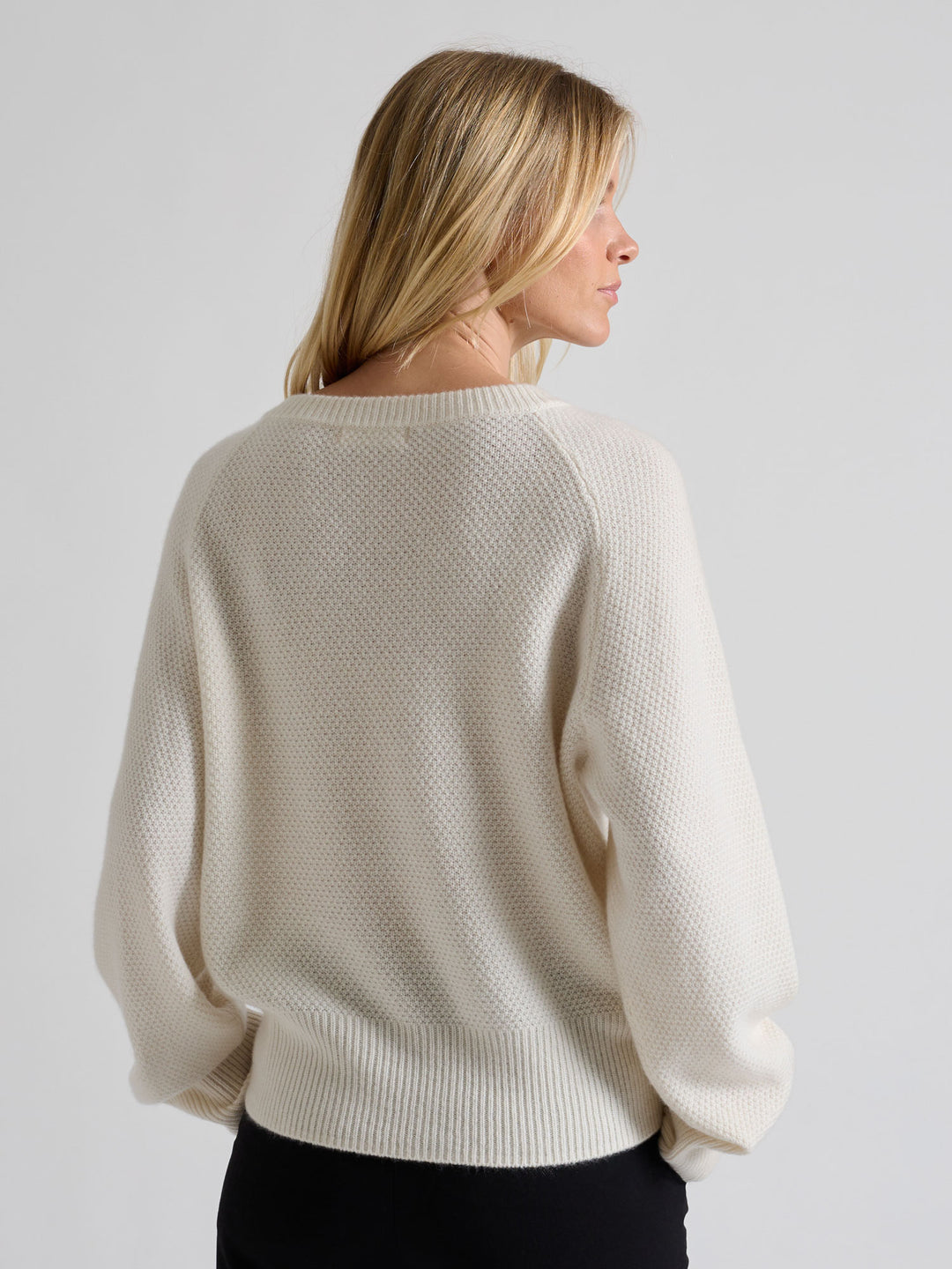 Kashmirgenseren "Selma" i 100% ren cashmere. Norsk design fra Kashmina. Farge: Hvit.