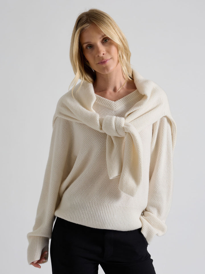 Kashmirgenseren "Selma" i 100% ren cashmere. Norsk design fra Kashmina. Farge: Hvit.