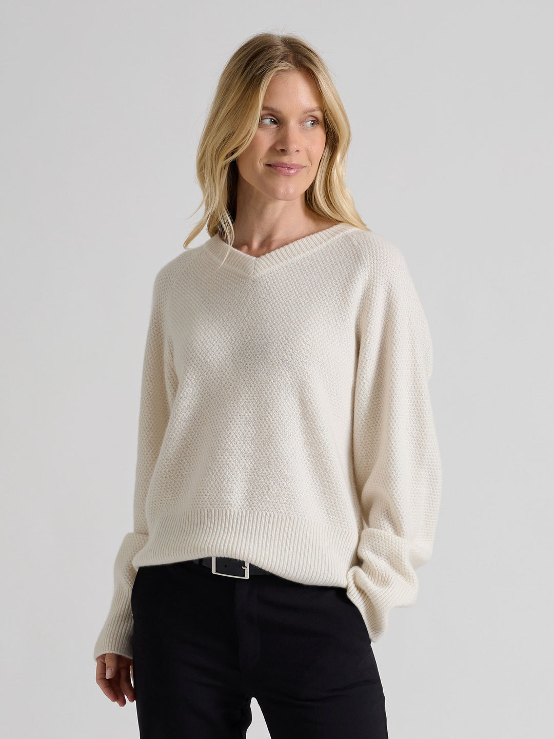 Kashmirgenseren "Selma" i 100% ren cashmere. Norsk design fra Kashmina. Farge: Hvit.
