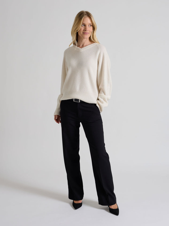Kashmirgenseren "Selma" i 100% ren cashmere. Norsk design fra Kashmina. Farge: Hvit.