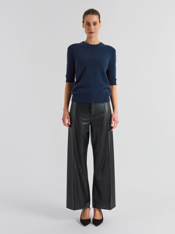 Kortermet kashmirgenser "Sofia" i 100% ren cashmere. Norsk design fra Kashmina. Farge: Mountain Bue.