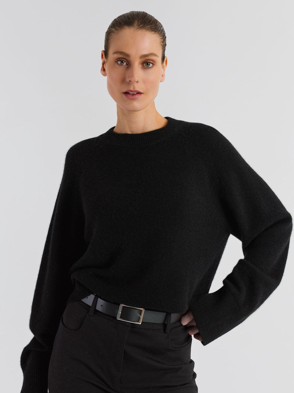 Kashmirgenser "Signy" i 100% ren kasjmirull. Norsk design fra Kashmina. Farge: Sort.