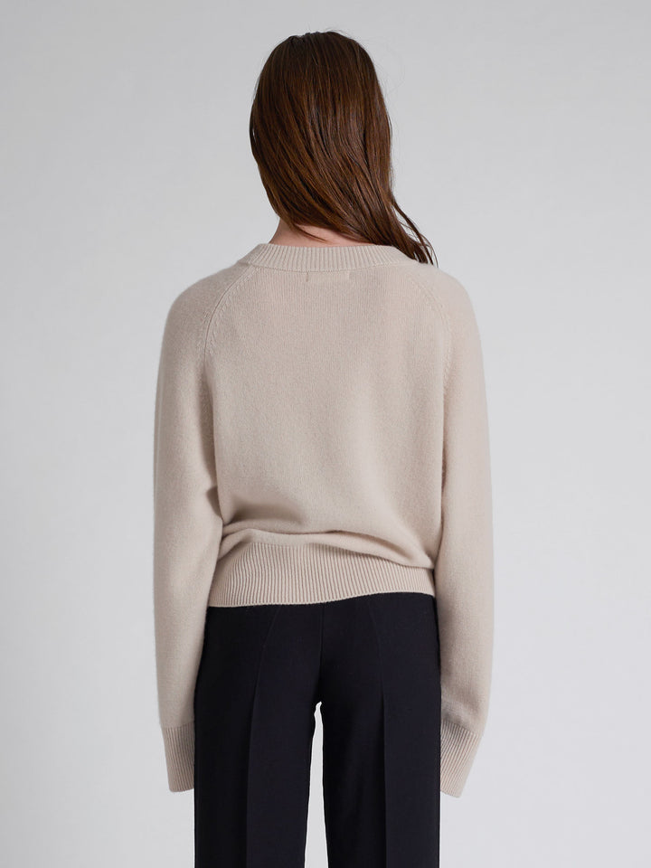Kashmirgenser "Signy" i 100% ren kasjmirull. Norsk design fra Kashmina. Farge: Cream.