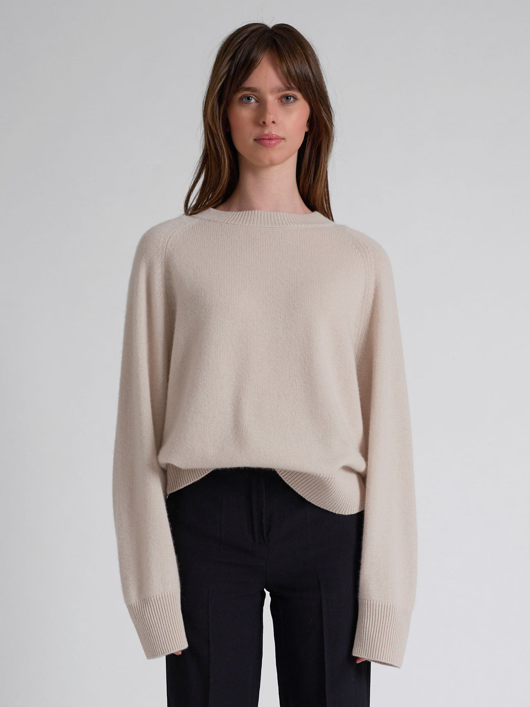 Kashmirgenser "Signy" i 100% ren kasjmirull. Norsk design fra Kashmina. Farge: Cream.