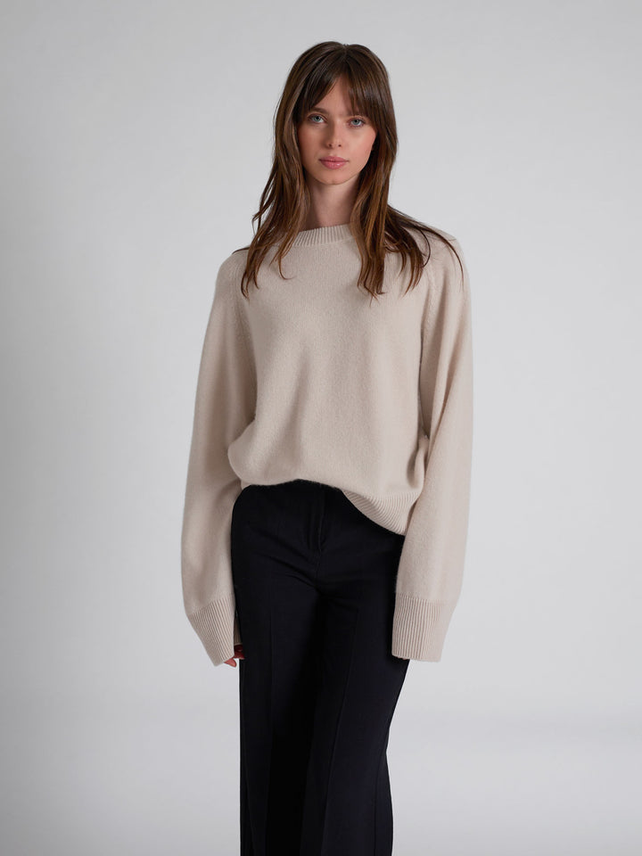 Kashmirgenser "Signy" i 100% ren kasjmirull. Norsk design fra Kashmina. Farge: Cream.
