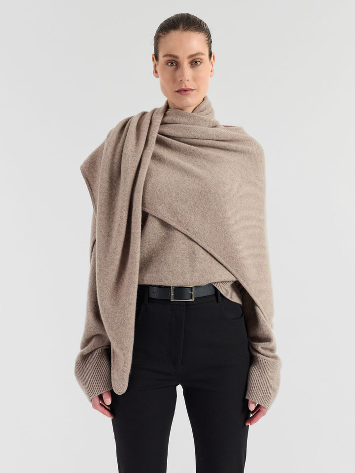 Kashmirgenser "Signy" i 100% ren kasjmirull. Norsk design fra Kashmina. Farge: Toast.