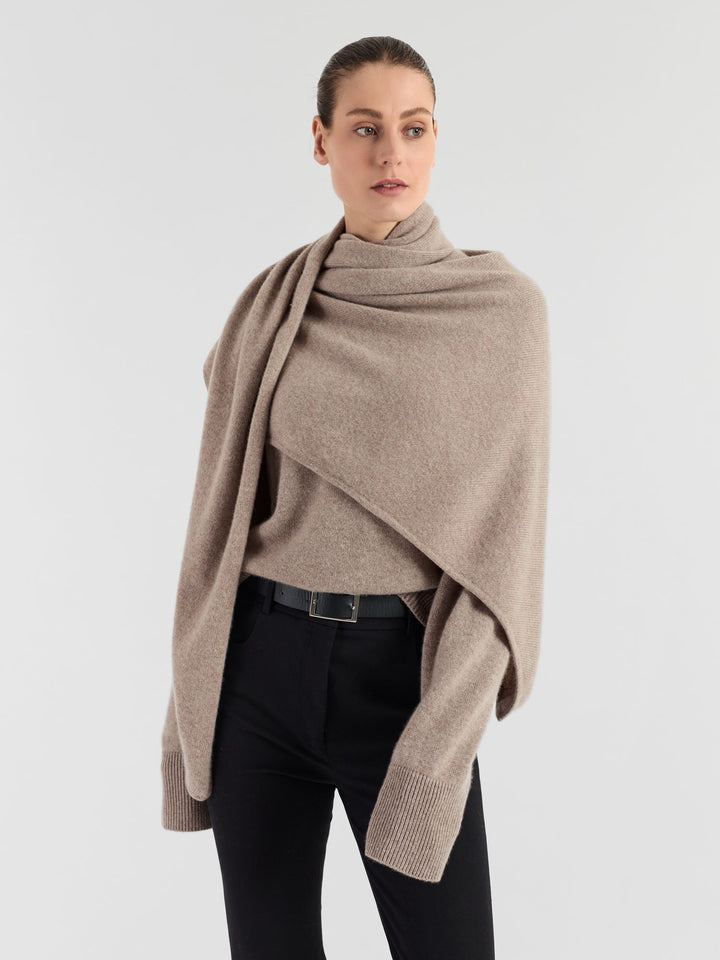 Kashmirgenser "Signy" i 100% ren kasjmirull. Norsk design fra Kashmina. Farge: Toast.