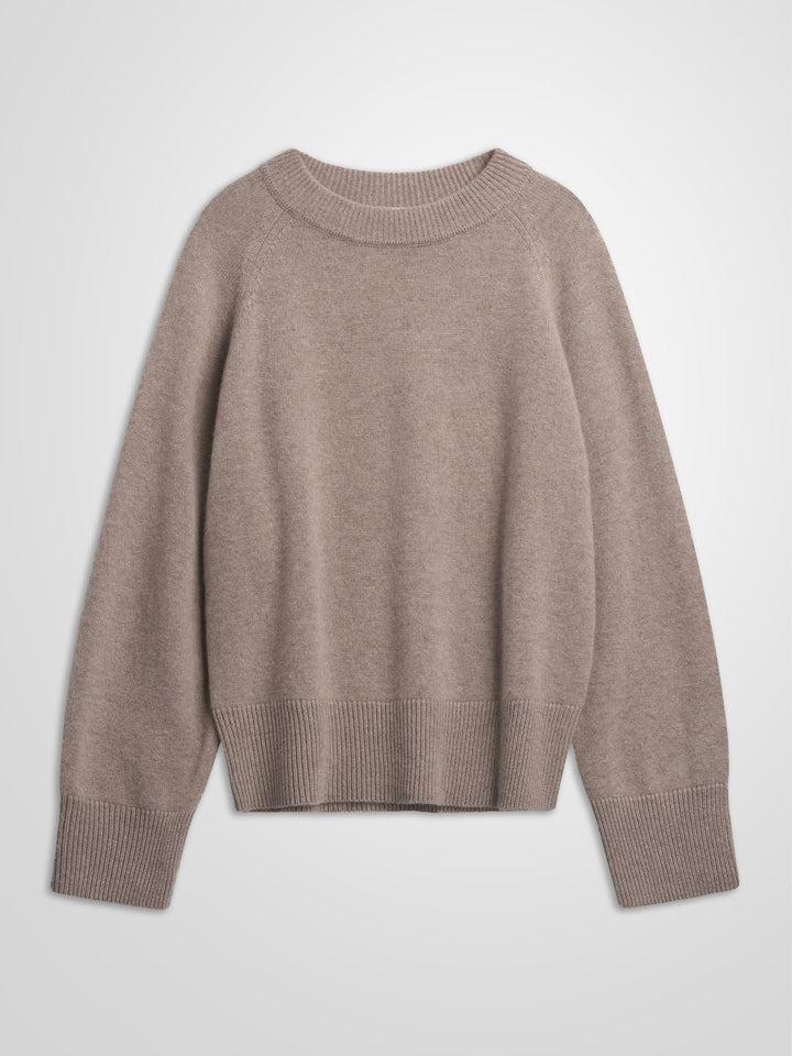 Kashmirgenser "Signy" i 100% ren kasjmirull. Norsk design fra Kashmina. Farge: Toast.