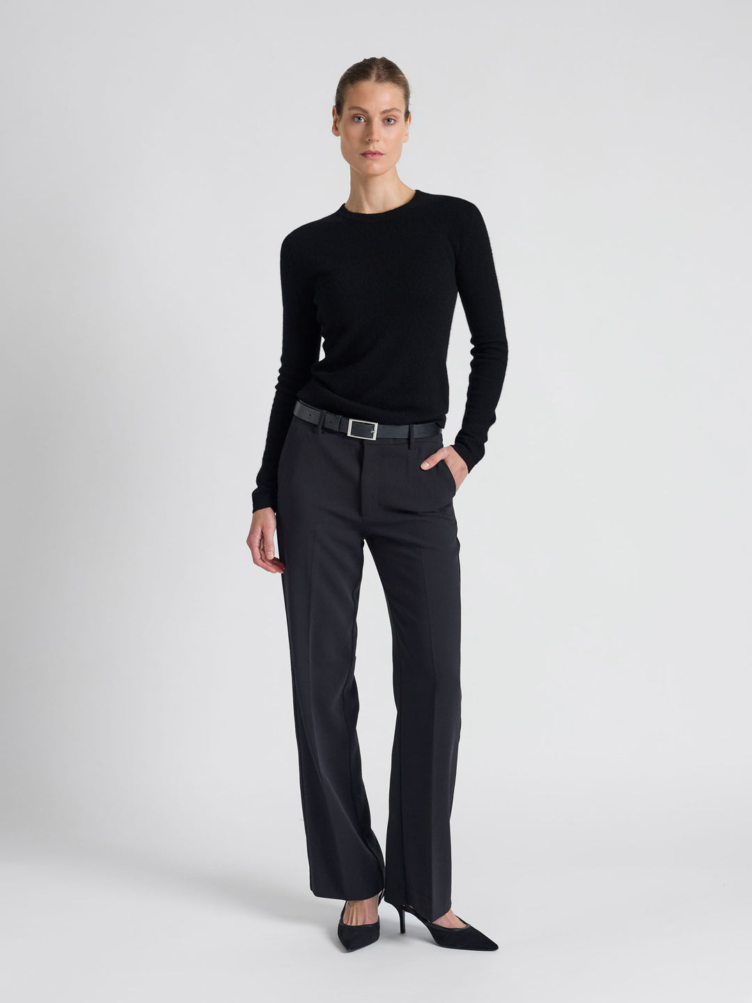 Tettsittende kashmirgenser, "unni" i 100 ren kasjmirull, cashmere. Norsk design fra Kashmina. Farge Sort.