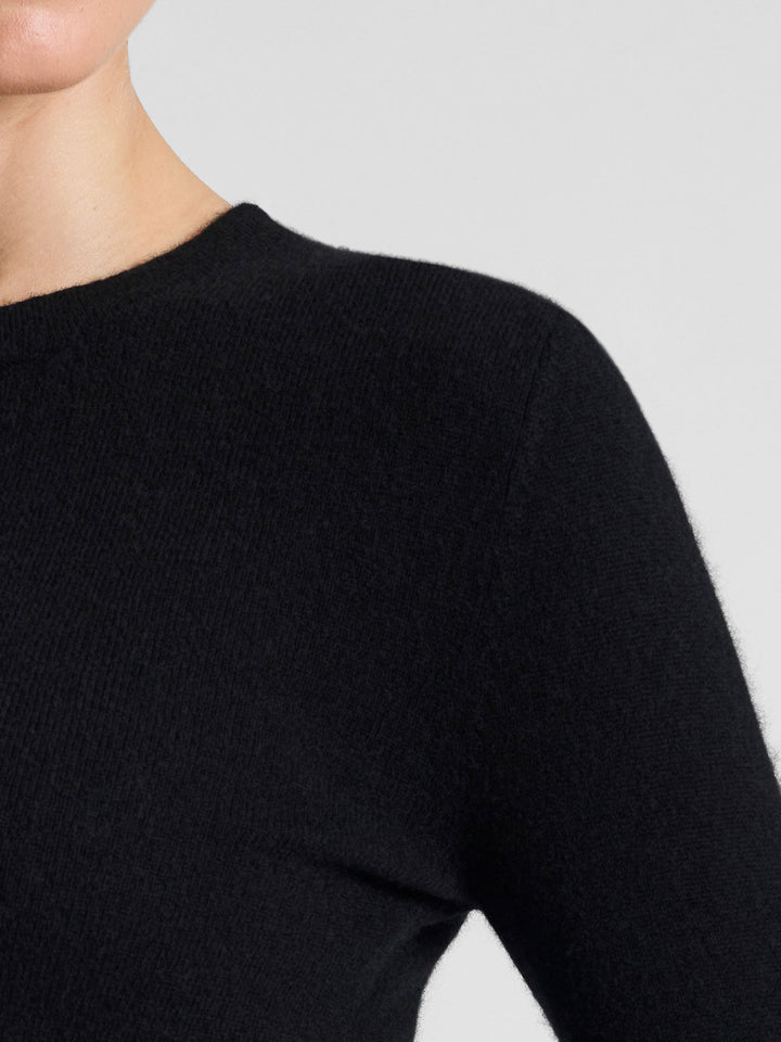 Tettsittende kashmirgenser, "unni" i 100 ren kasjmirull, cashmere. Norsk design fra Kashmina. Farge Sort.