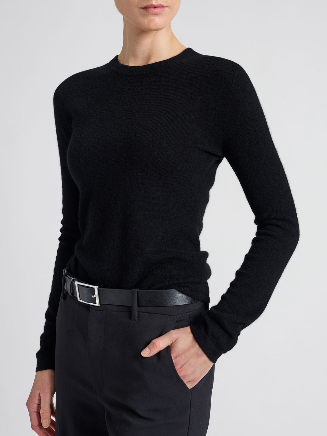 Tettsittende kashmirgenser, "unni" i 100 ren kasjmirull, cashmere. Norsk design fra Kashmina. Farge Sort.
